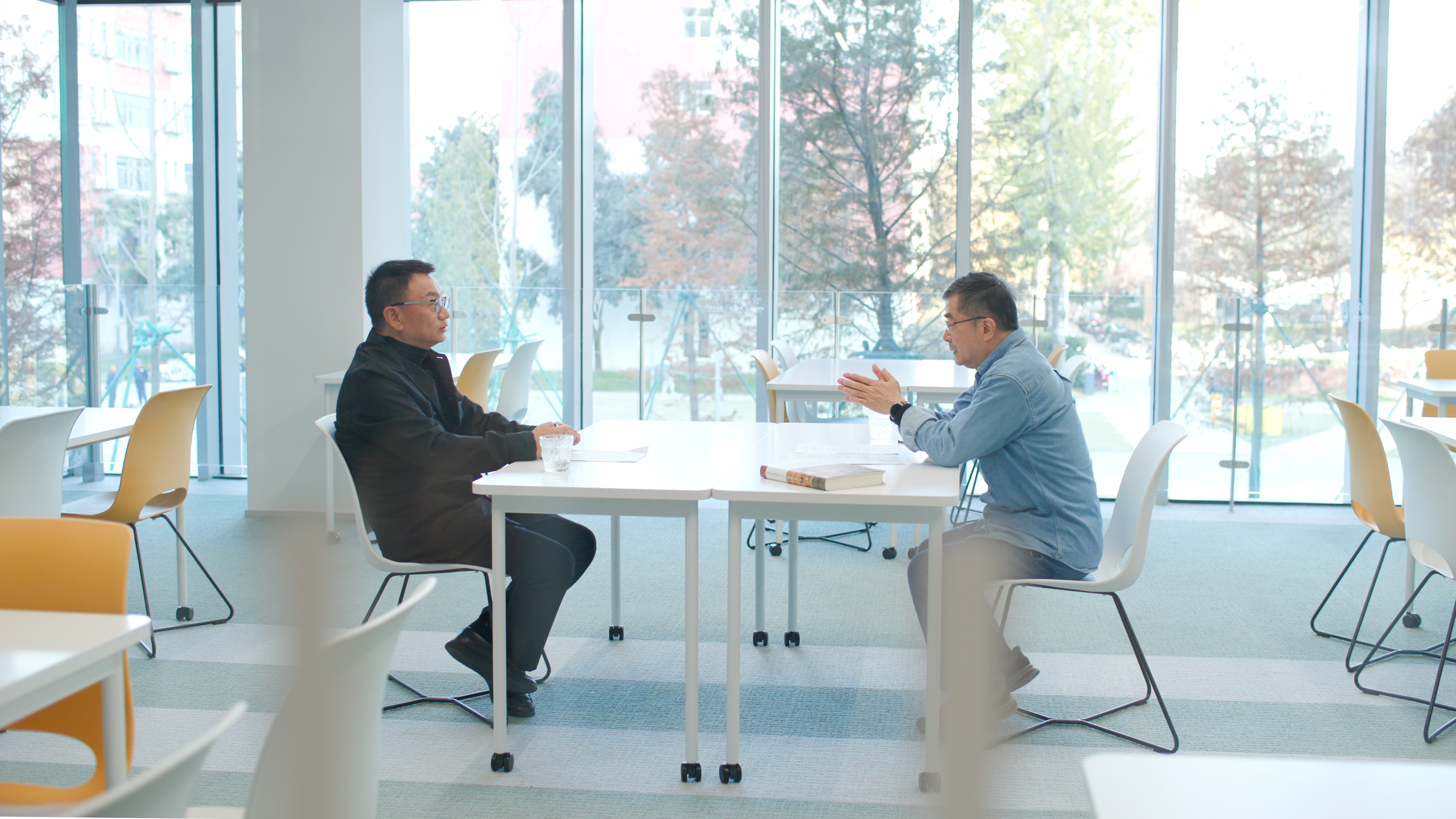 胡建波×赵炬明 | 以学生为中心:一场跨越20年的教育对话-西安欧亚学院”